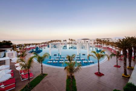 SELECTUM LUXURY RESORT Pools & Beach